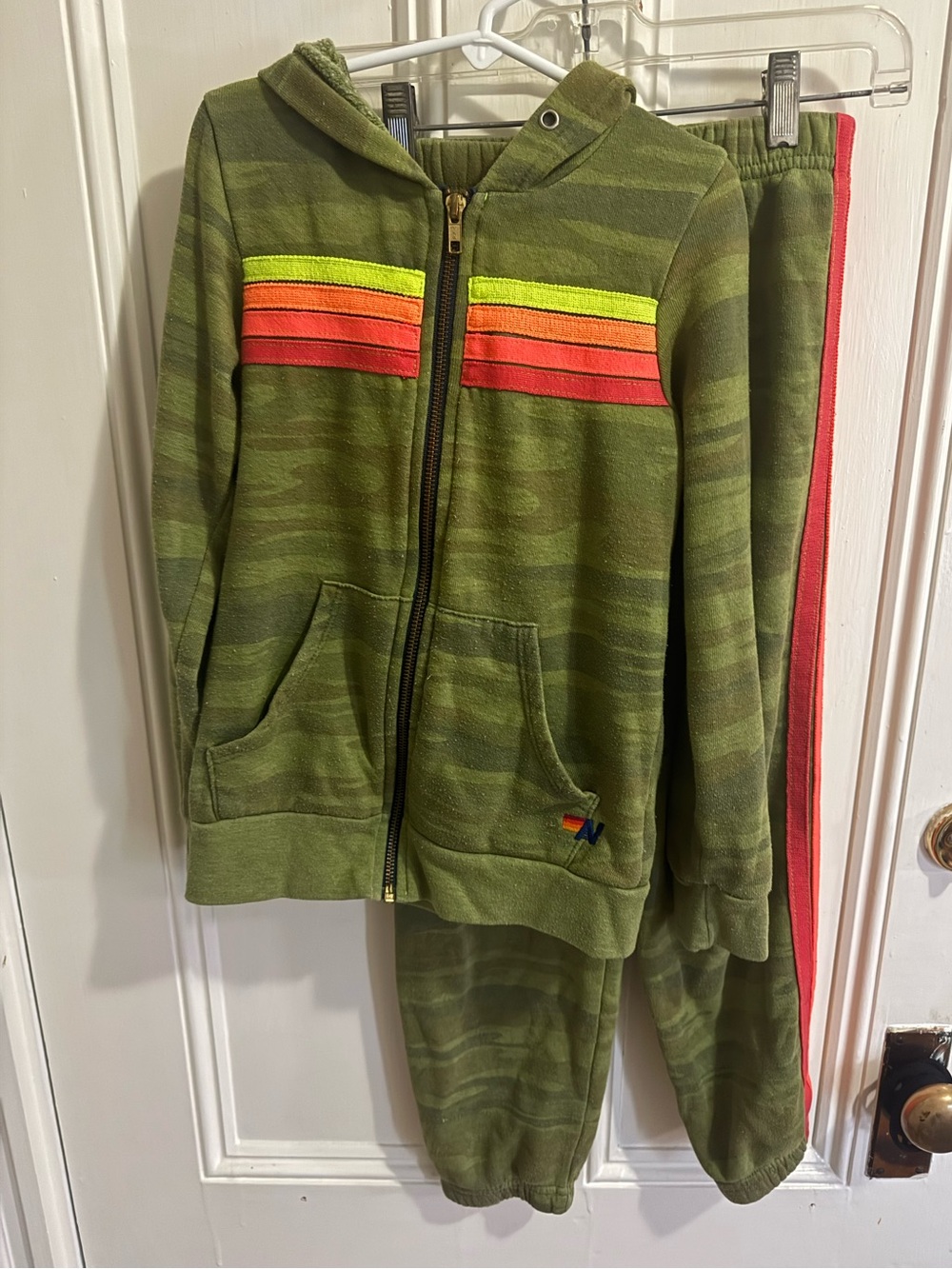 Aviator Nation Kids Size 8 Camo 5 Stripe
Hoodie & Sweatpants Set